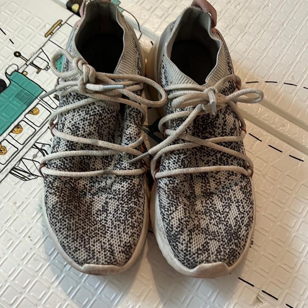 ADIDAS tennis shoes